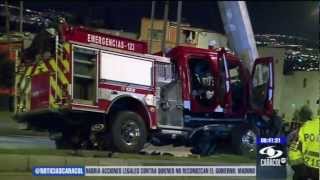 Máquina de bomberos en servicio sufrió aparatoso accidente en Bogotá  11 de Enero de 2013 [upl. by Eelatsyrc]