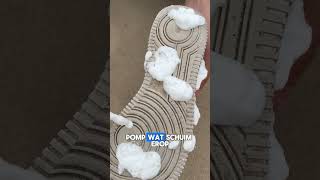 Witte Schoenen Schoonmaken met de Beste Sneaker Cleaner sneakercleaner shoelaces [upl. by Iosep826]