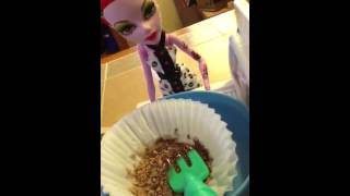 Monster High cooking muffins [upl. by Elocyn401]