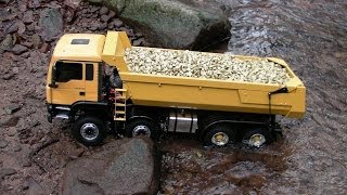 RC4WD 114 Armageddon 8x8 Dump Truck  unglaublich aber wahr [upl. by Rehpotsirhk493]