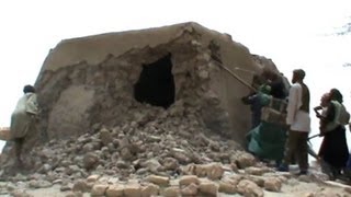 Islamisten zerstören Weltkulturerbe in Timbuktu [upl. by Rebak]