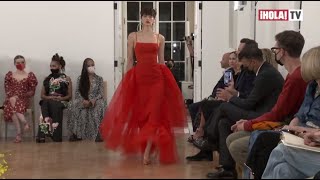 Carolina Herrera celebró sus 40 años en la moda durante la Fashion Week de Nueva York  ¡HOLA TV [upl. by Waine]