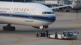 【教科书式的操作】南方航空B777300ER（B2029）在虹桥机场出港全流程，GE90引擎启动，机务挥手送机，舱外拍摄 [upl. by Churchill]