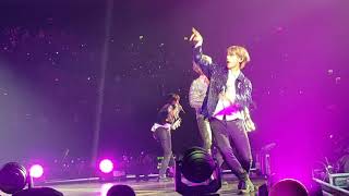 When V burned me 🔥💕🔥 Baepsae  BTS방탄소년단  Love yourself Tour in Amsterdam  13102018 HD [upl. by Itraa]