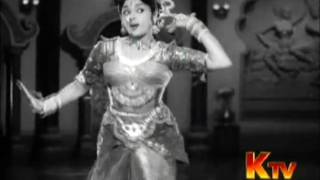 Padmini Vyjayanthimala  Kannum Kannum Kalandhu song Tamil hit movie song Vanjikkootai Vaaliban 1958 [upl. by Enyehc]