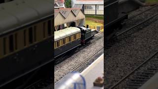 Small GWR Train Passing Through the Station train modeltrains modelrailway [upl. by Ventura]