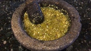 Salsa de Tomatillo en Molcajete [upl. by Castra]