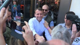 Pâques  Emmanuel Macron soffre un bain de foule au Touquet I AFP Images [upl. by Ewell]