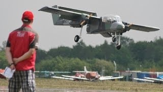 GIANT 38 SCALE OV 10 BRONCO STEVE HOLLAND AT BLACKBUSHE RC MODEL AIRSHOW  2014 [upl. by Noland]