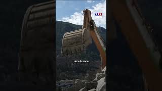 Andorre  Un rocher de 180 tonnes dévale la montagne avant darrêter sa course au pied des immeubles [upl. by Nuavahs145]