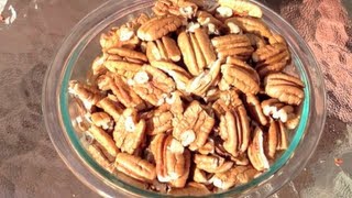 THE EASIEST WAY TO SHELL AND CRACK PECANS UNDER 30 SECONDS [upl. by Steffy26]