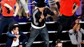 Pharrell Performs quotHappyquot at Oscars 2014 Dances with Lupita Nyongo and Jamie Foxx [upl. by Ahsied]