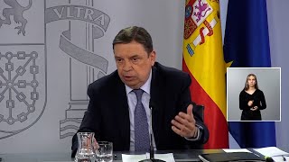 El Gobierno rebaja el 25 en el IRPF para ayudar a 800000 agricultores y ganaderos [upl. by Gypsy321]